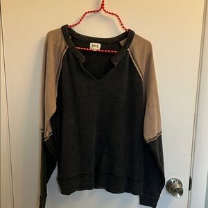 BKE Black and Tan V-Neck waffle shirt XS